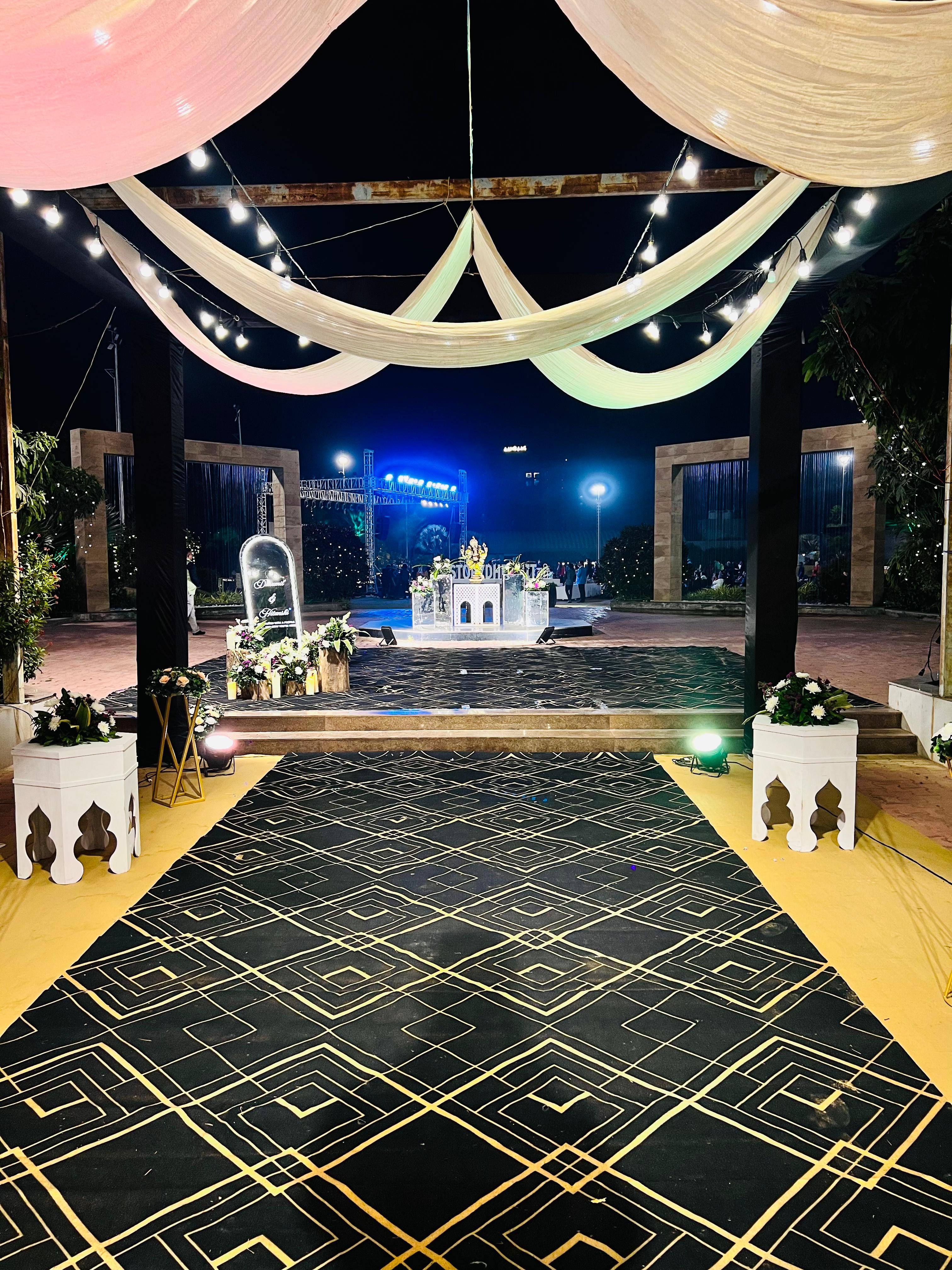 Modern Royal Black & Gold Wedding Decor Setup