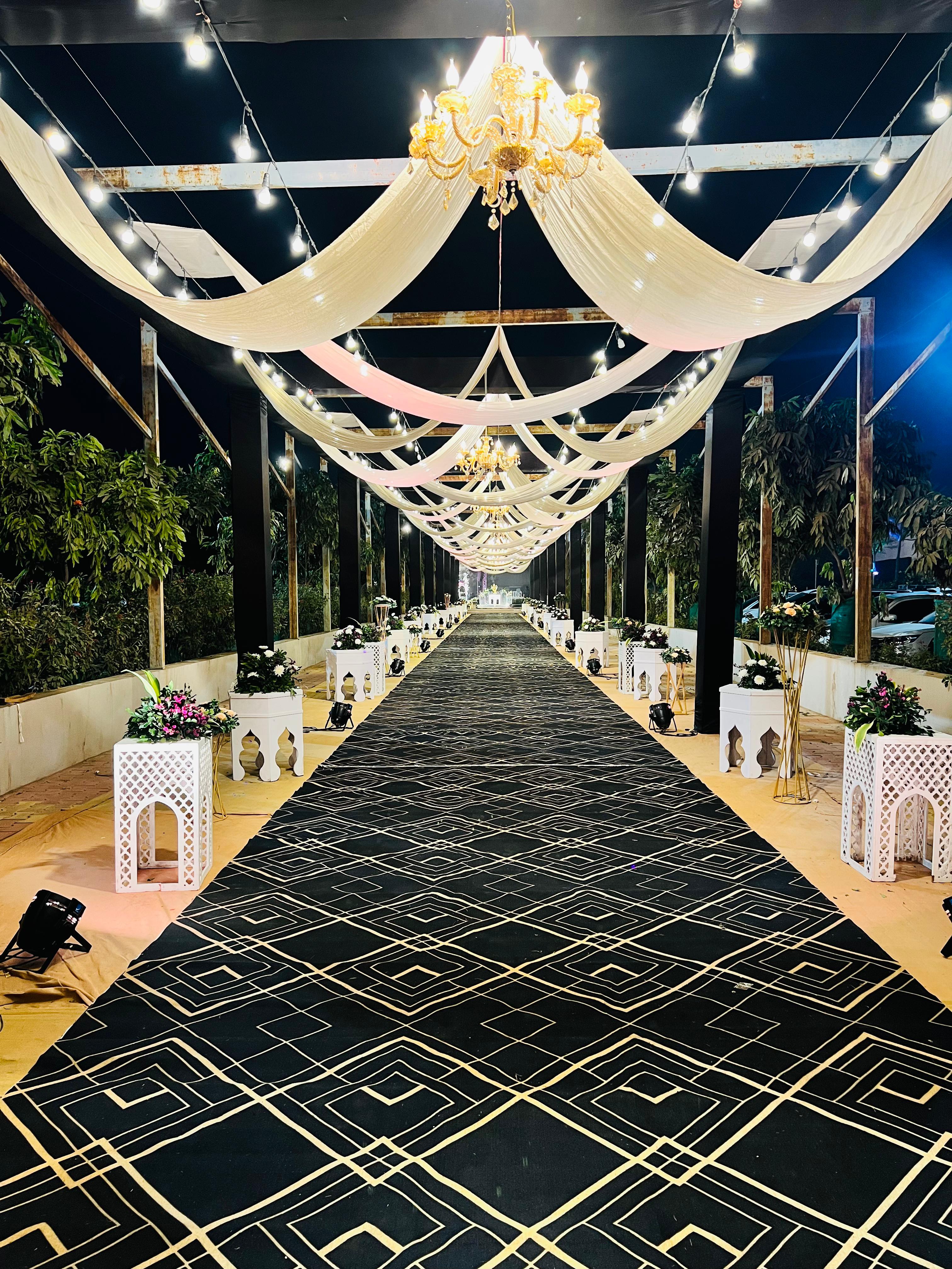 Modern Royal Black & Gold Wedding Decor Setup